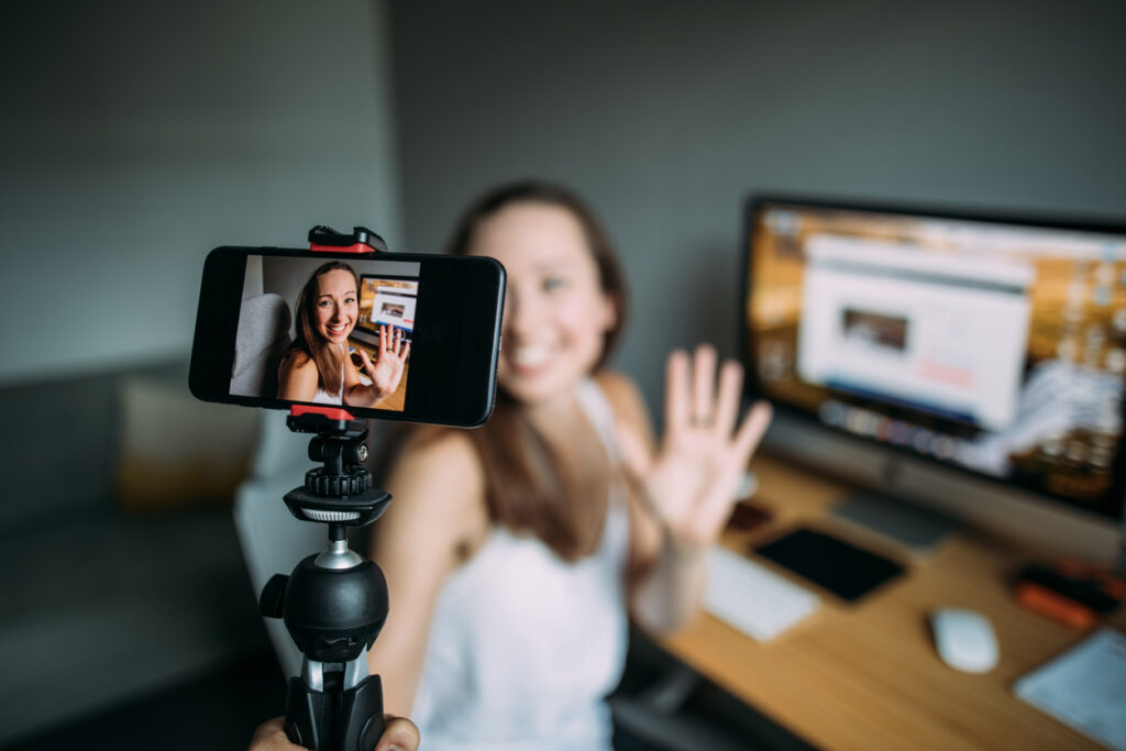 twitch youtube kick streamingEls vídeos en directe, tot un mercat laboral pels creadors.